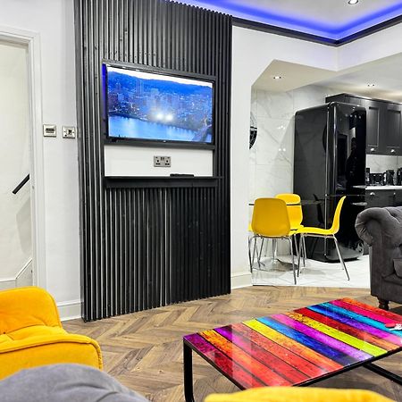 4 Bed 4 Bath House With Free Parking, 5 Mins To Lfc And 15 Mins To City Centre Liverpool Exteriér fotografie