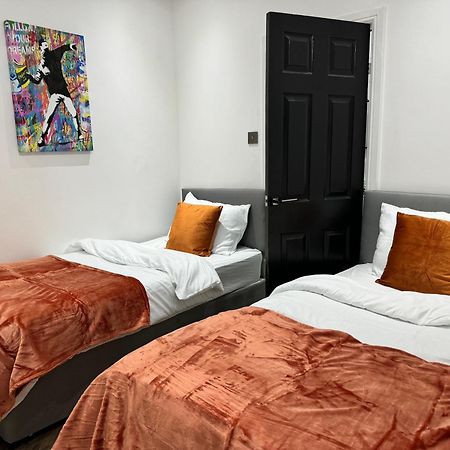 4 Bed 4 Bath House With Free Parking, 5 Mins To Lfc And 15 Mins To City Centre Liverpool Exteriér fotografie
